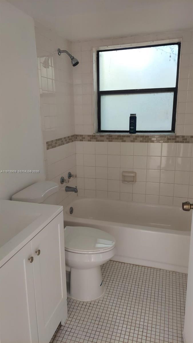2240 Van Buren St # B1 — Photo 5