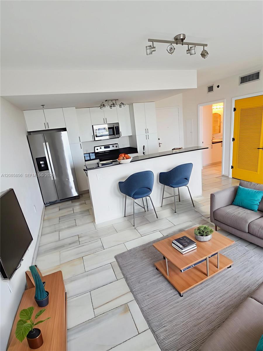 1401 SW 22nd St # 1203 — Photo 2