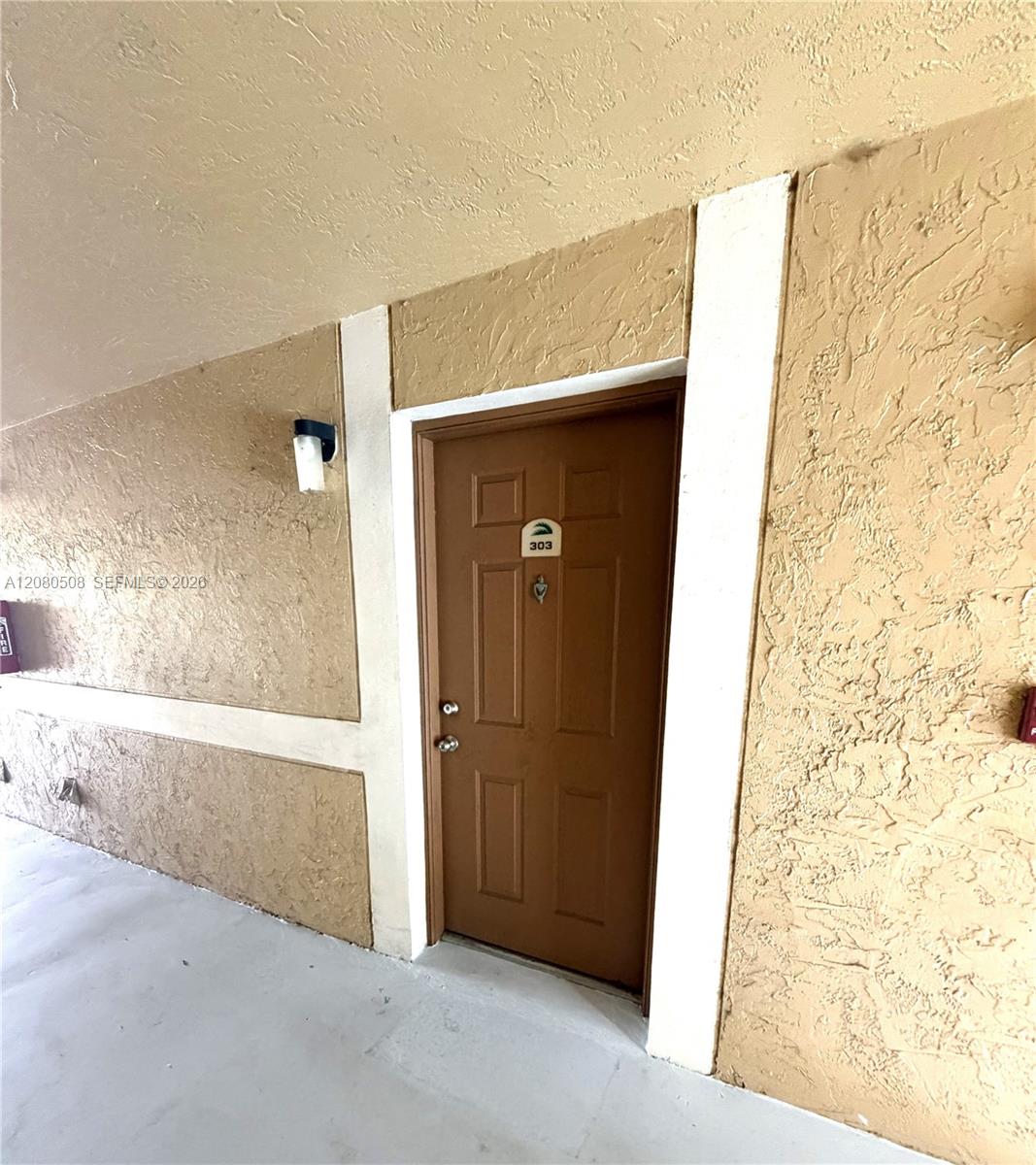 351 Palm Way # 303 — Photo 3