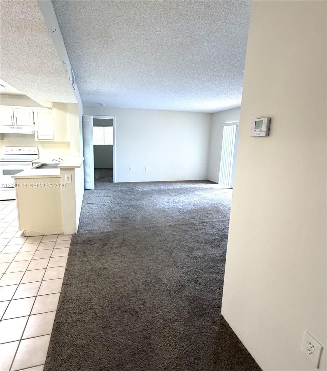 351 Palm Way # 303 — Photo 4