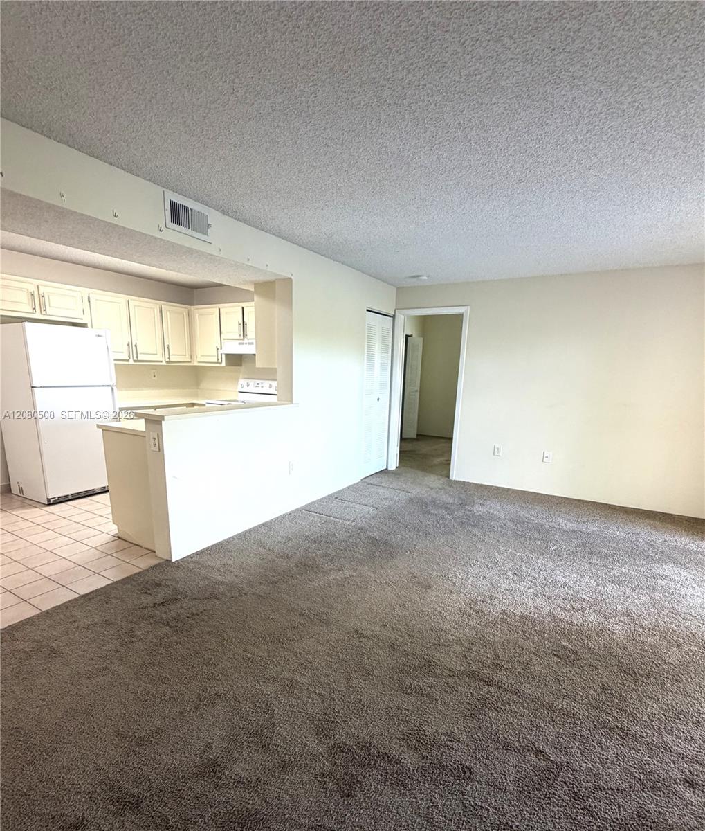 351 Palm Way # 303 — Photo 5