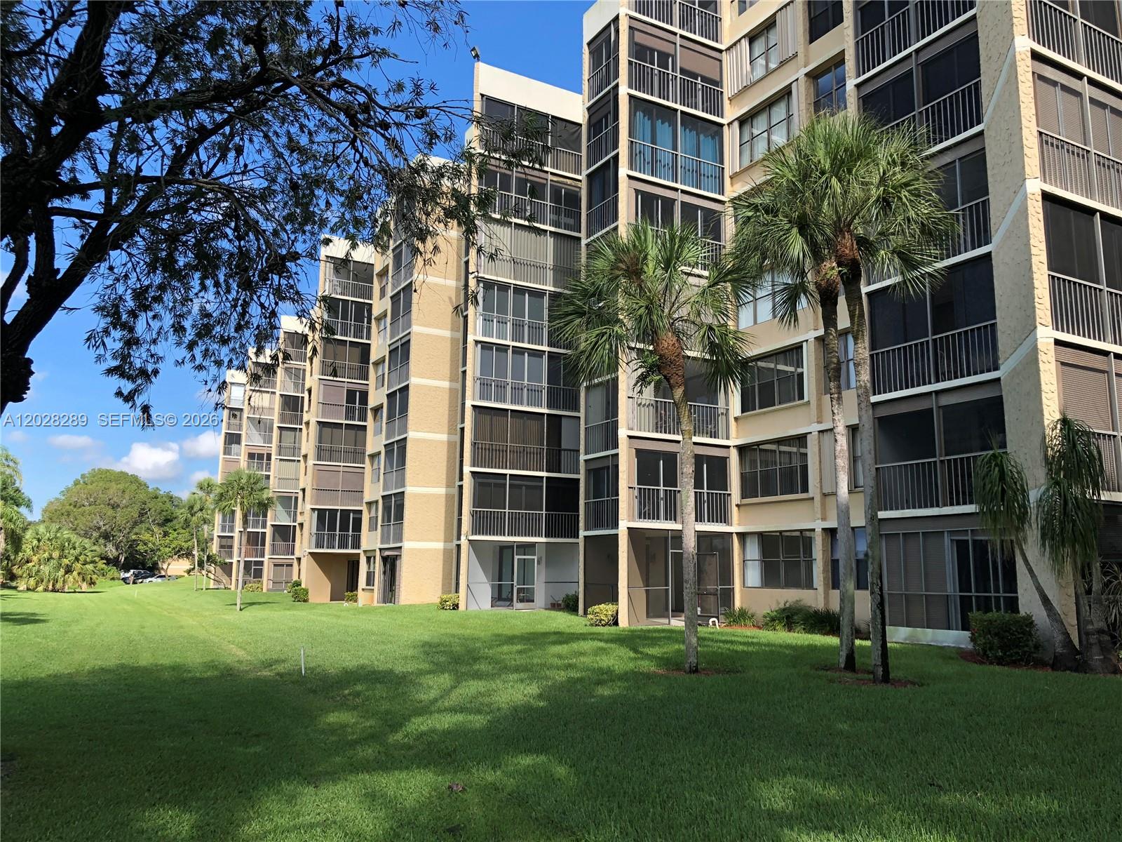 16300 Golf Club Rd # 105, Weston FL 33326