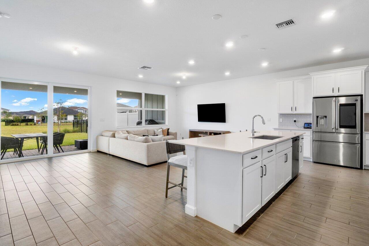 1406 Arrowhead Point Road — Photo 2