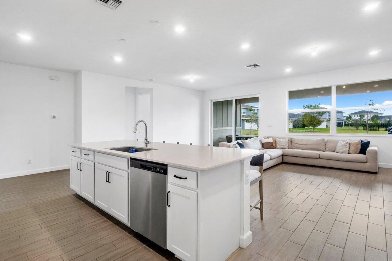 1406 Arrowhead Point Road — Photo 3
