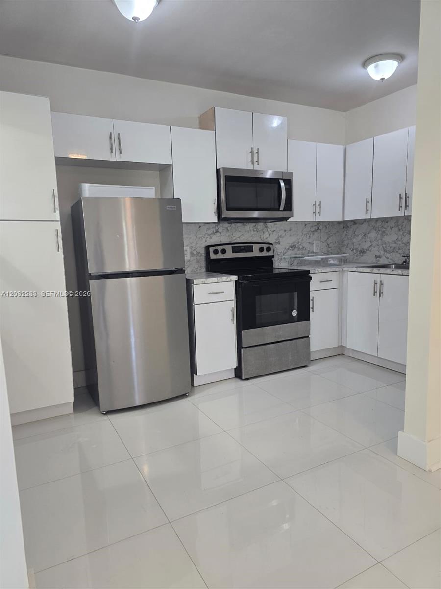 1945 NE 171st St # 1 — Photo 3