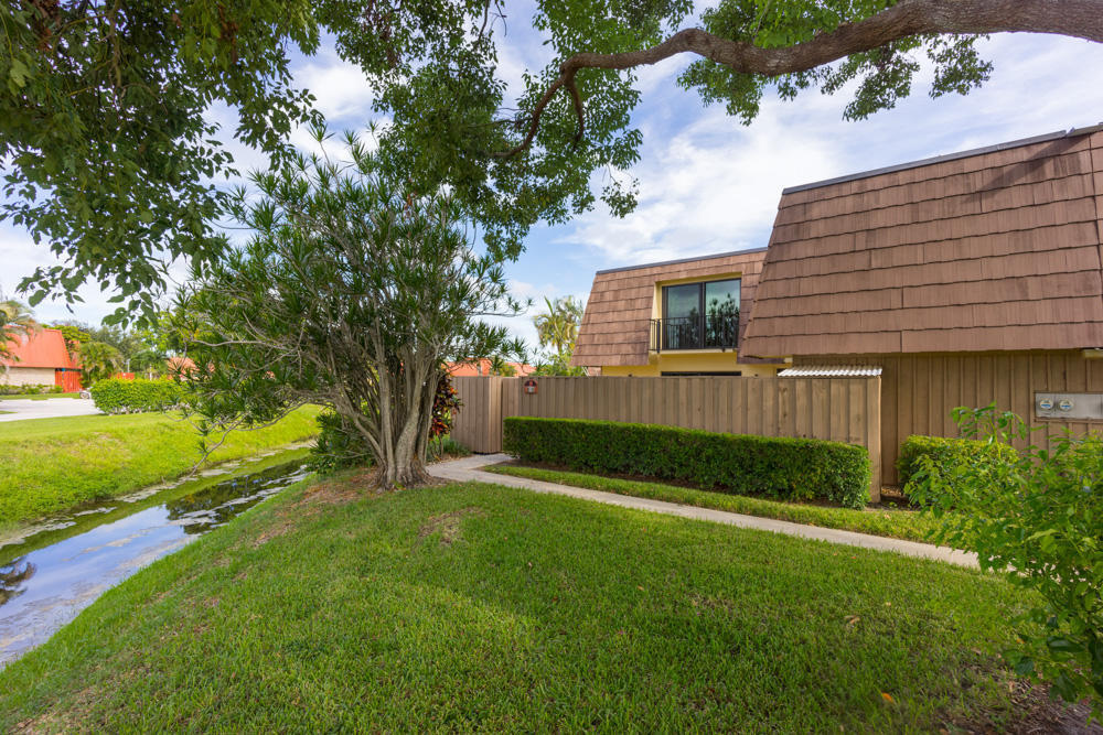 818 8th Court, Palm Beach Gardens FL 33410