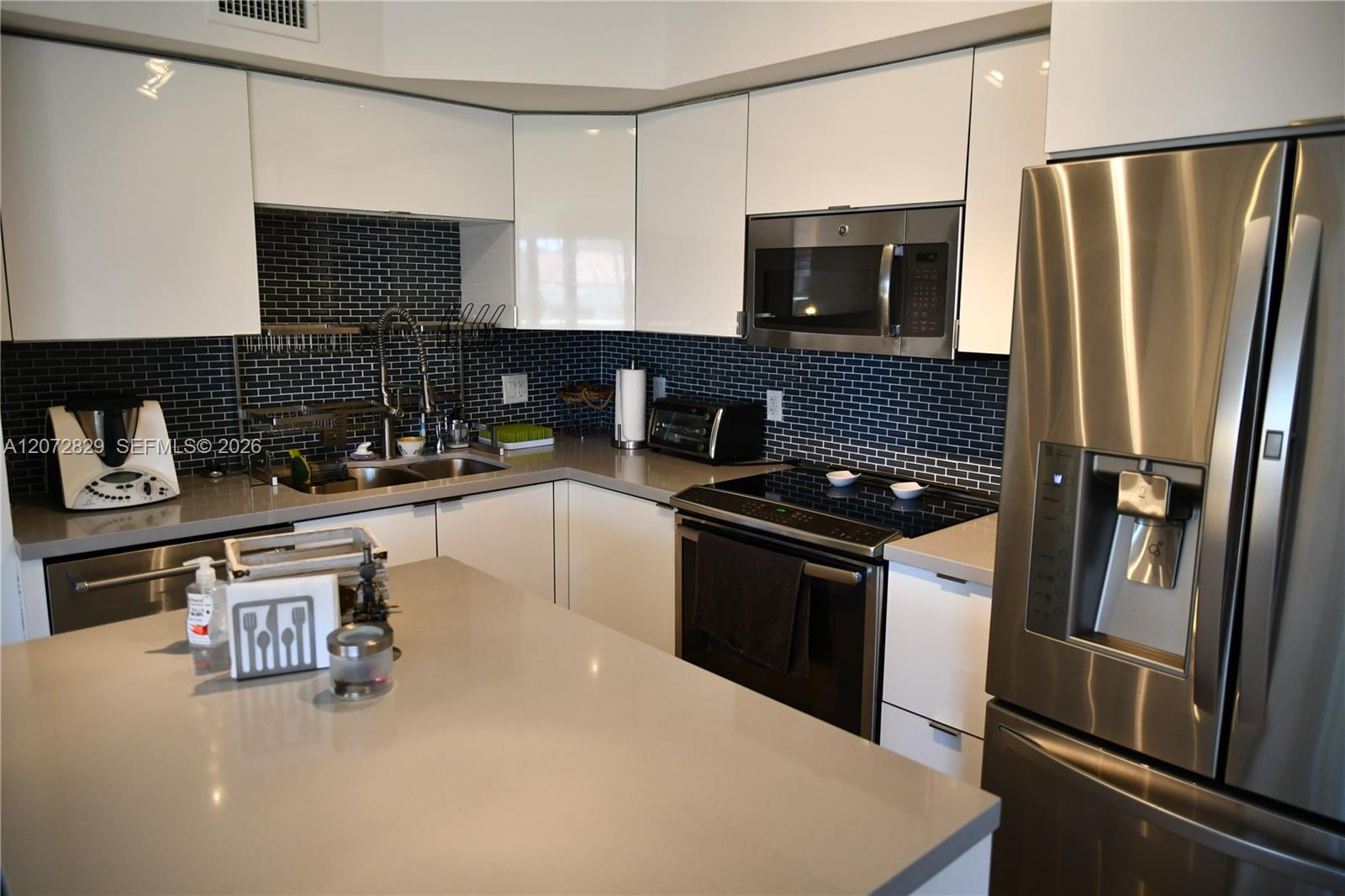 1000 E Island Blvd # 303 — Photo 4