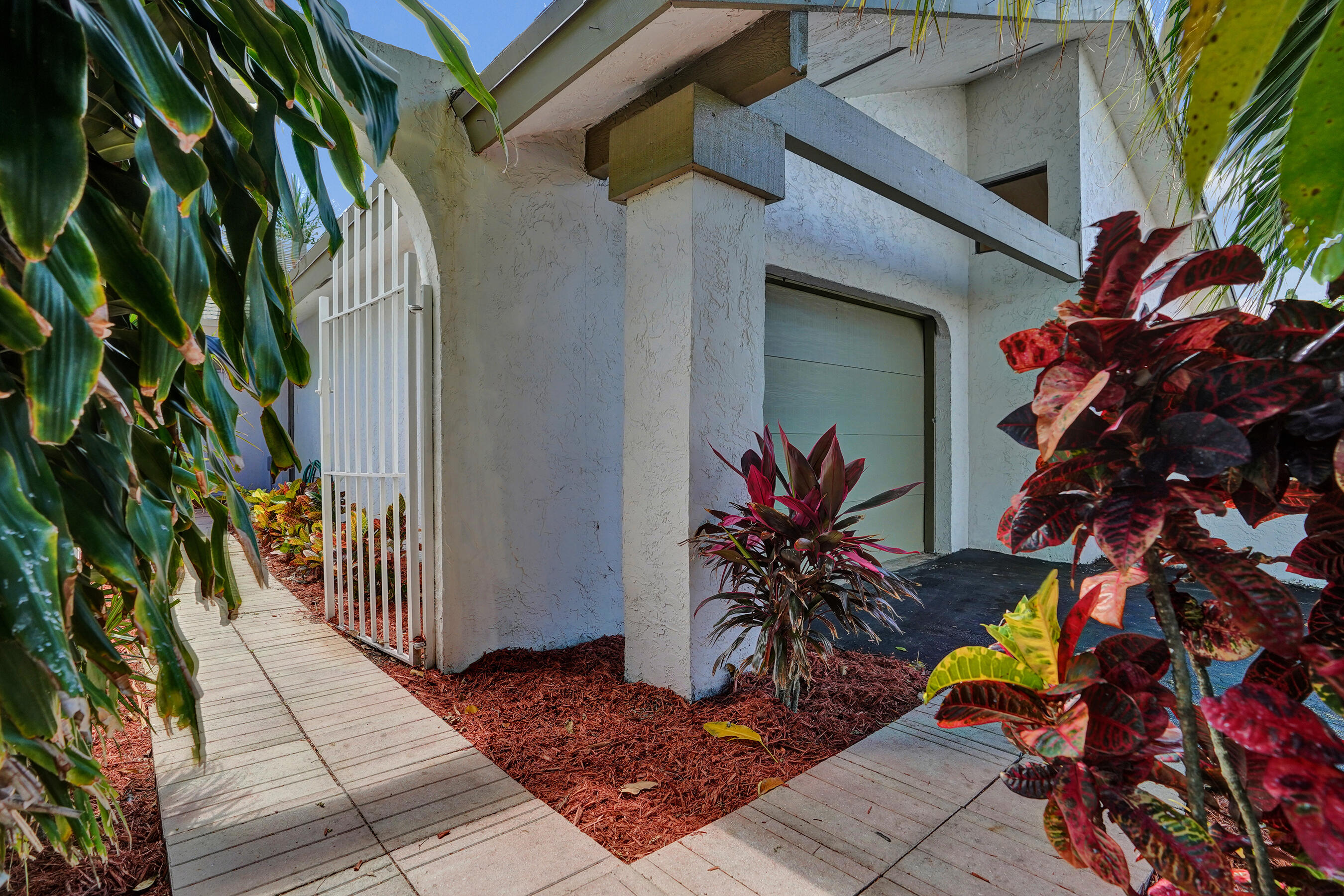 820 NW 21st Way # 820 — Photo 3