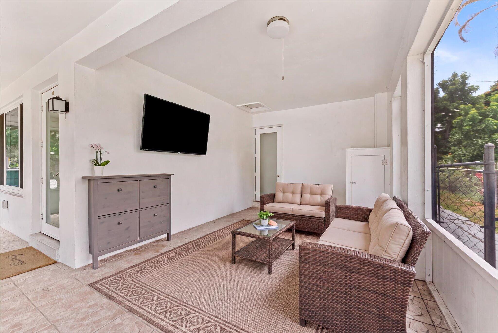 4641 SW 25TH Terrace — Photo 4
