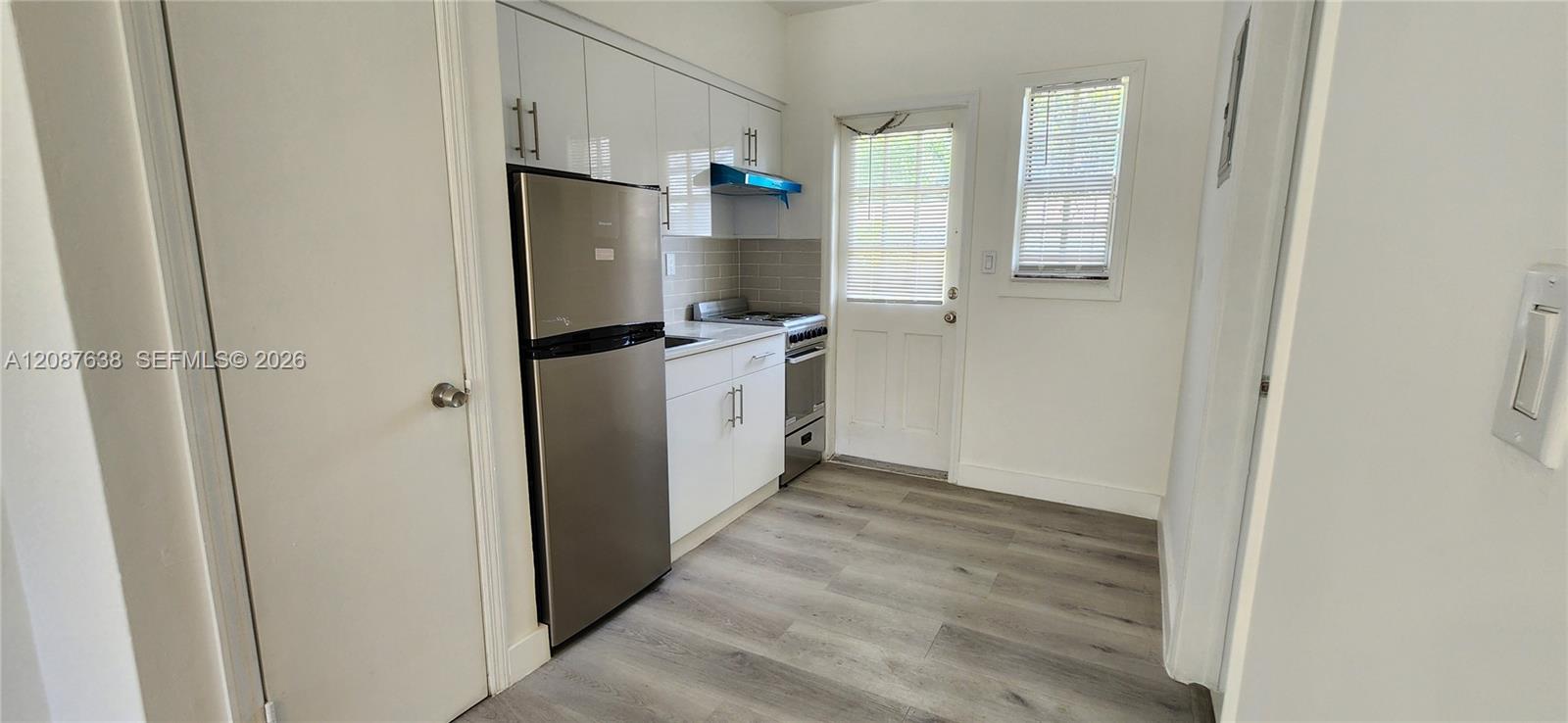 930 SW 4th Ave # 3 — Photo 4