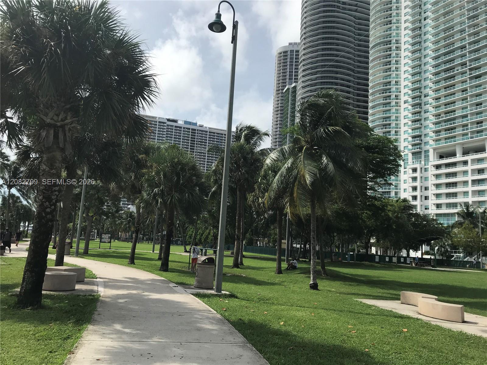 1800 N Bayshore Dr # 2204 — Photo 3
