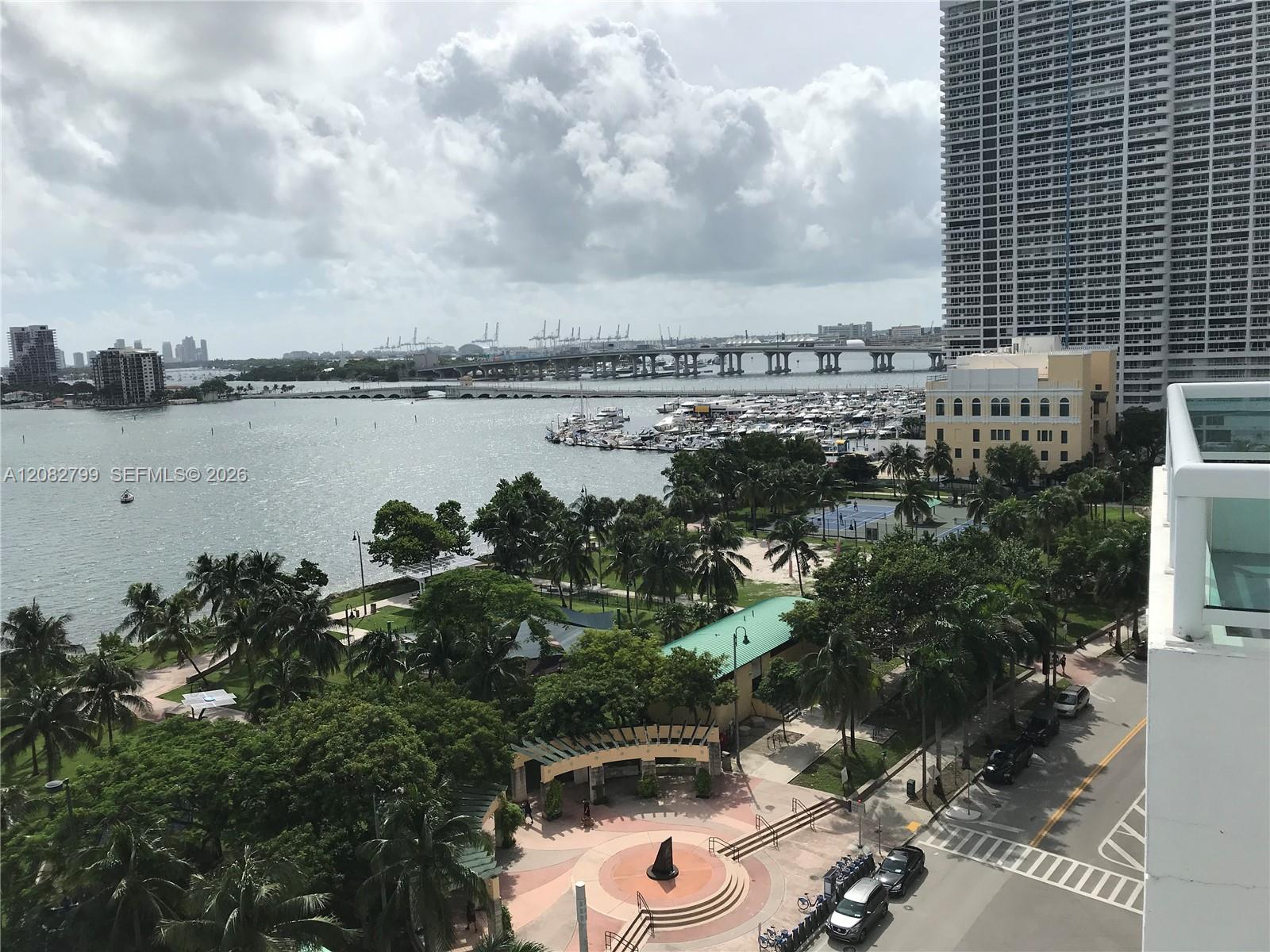 1800 N Bayshore Dr # 2204 — Photo 4