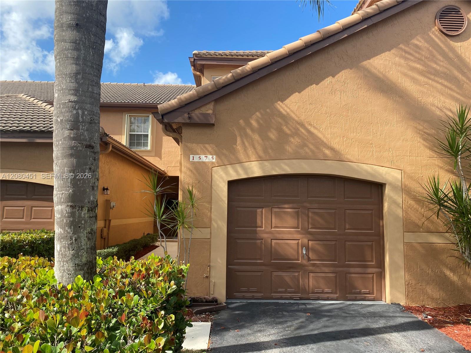 1575 Veracruz Ln — Photo 2