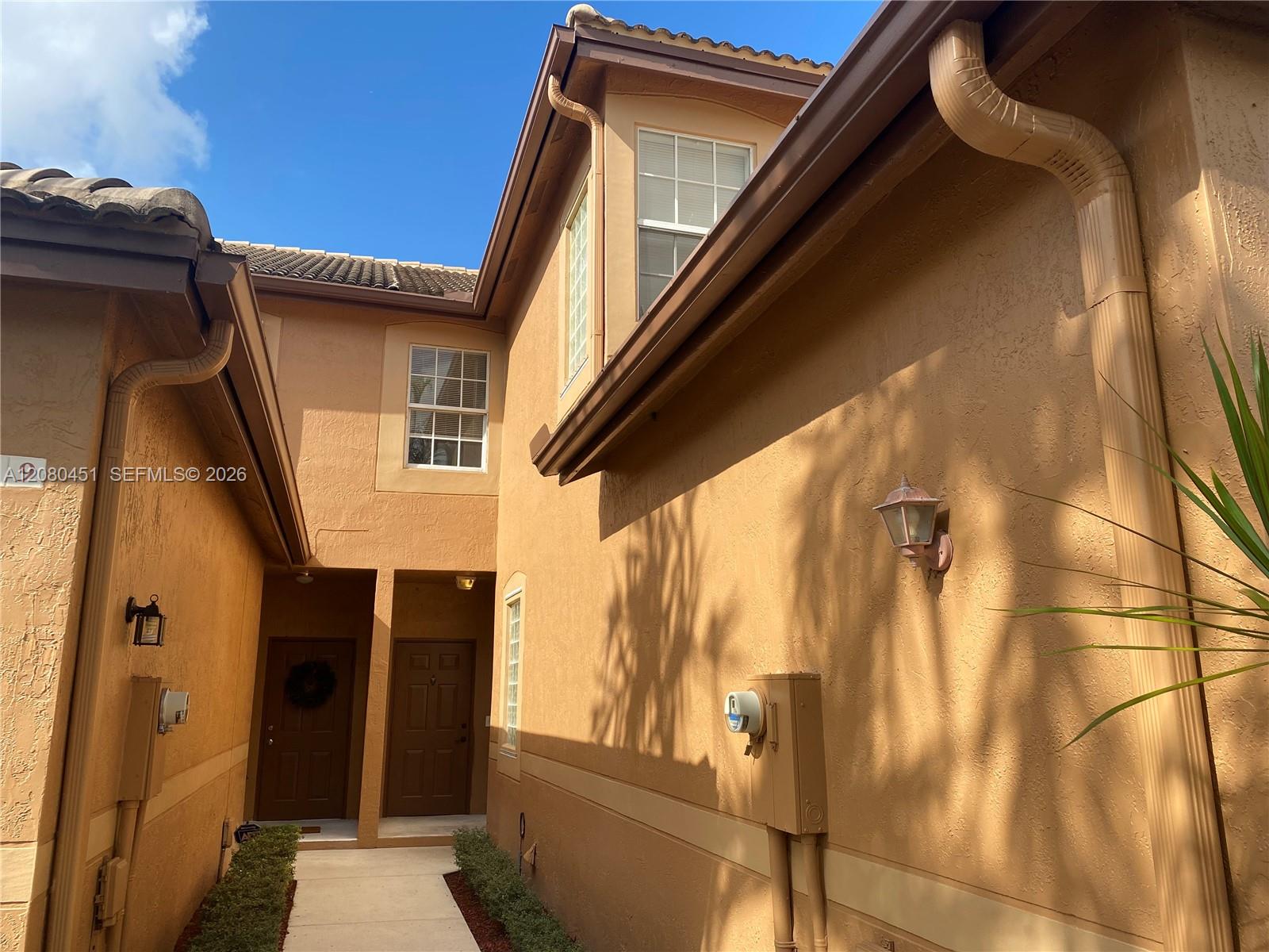 1575 Veracruz Ln — Photo 3
