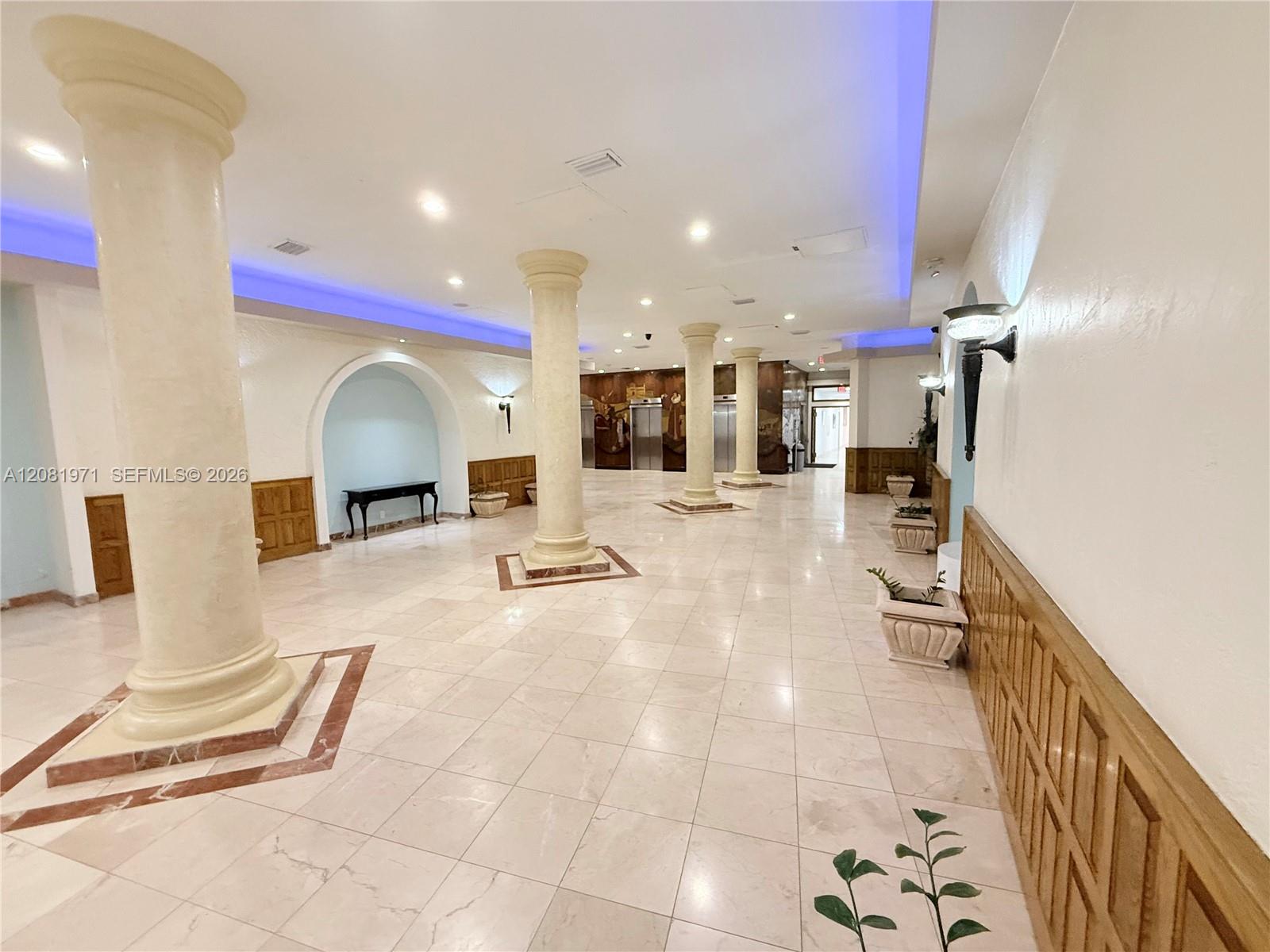 3725 S Ocean Dr # 423 — Photo 3