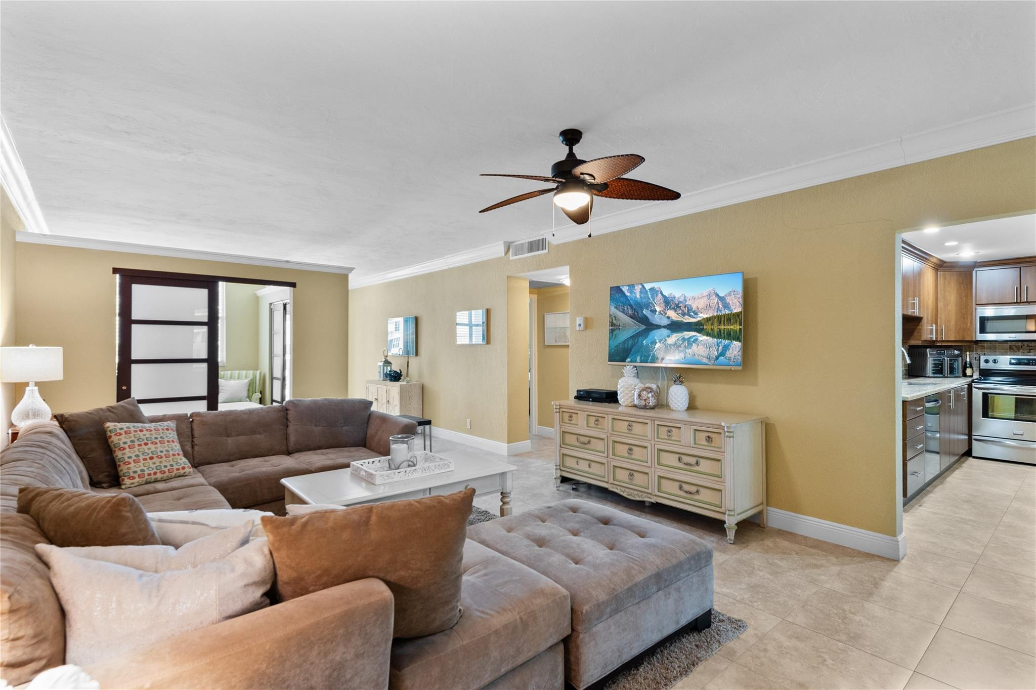 4250 GALT OCEAN Drive # 8L — Photo 2