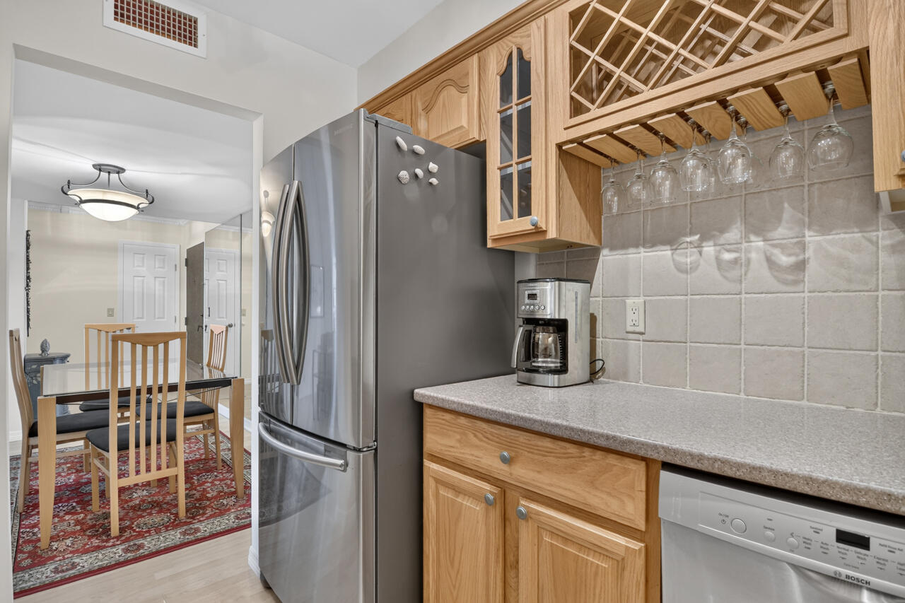336 GOLFVIEW Road # 605 — Photo 4
