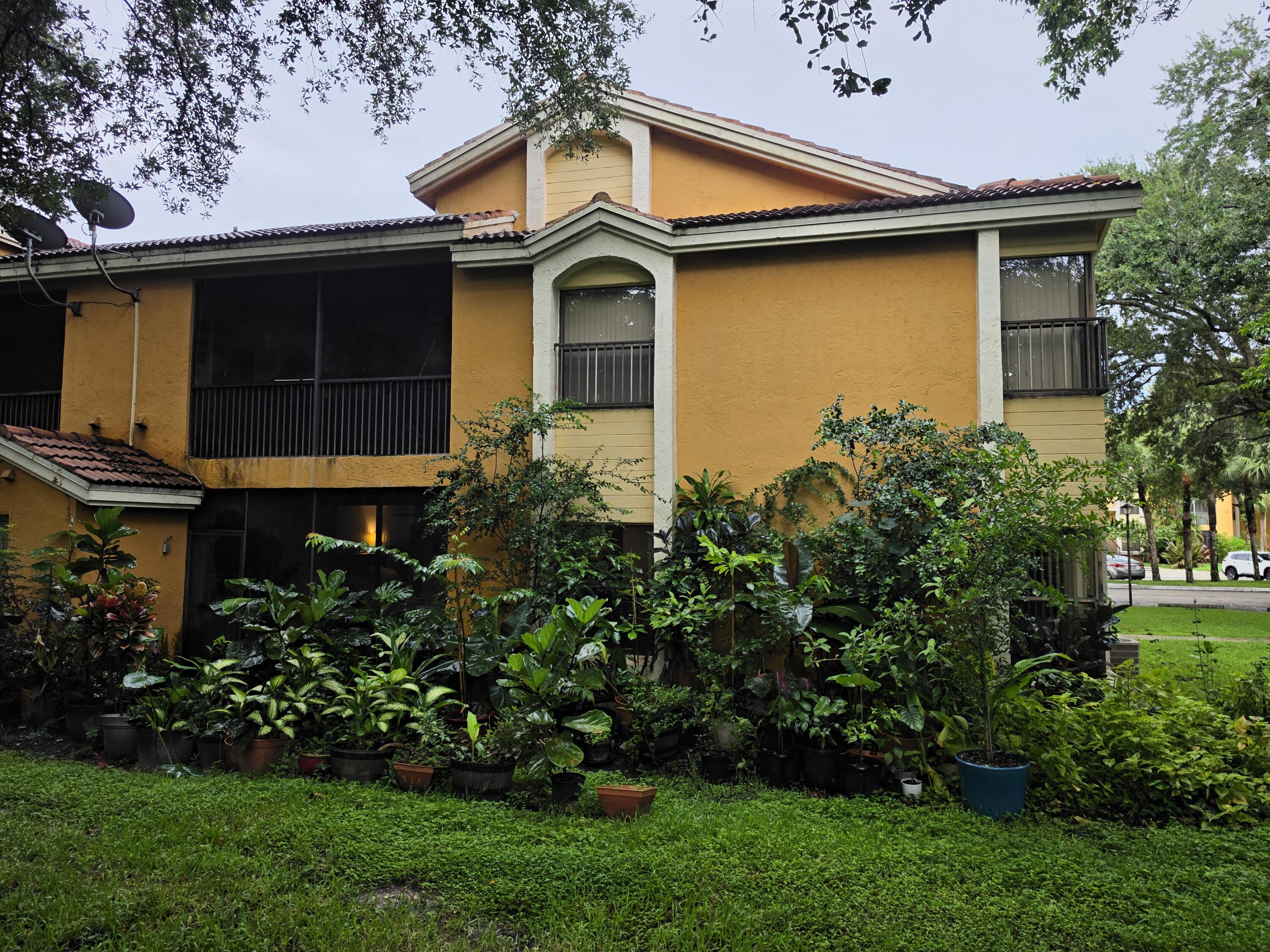 3852 Coral Tree Circle — Photo 2