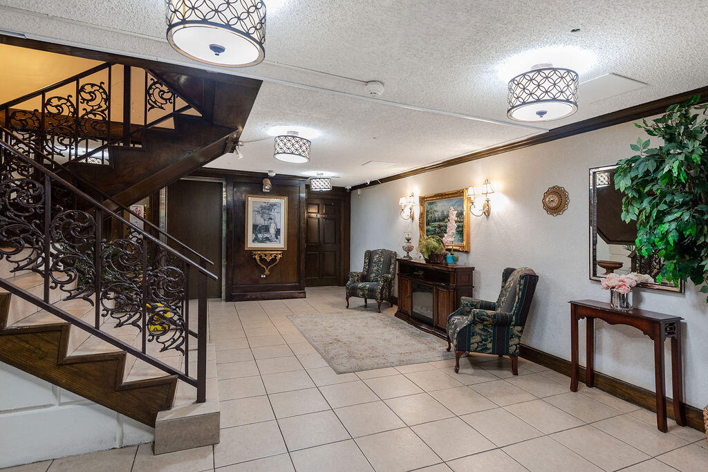 3680 Inverrary Drive # 1v — Photo 2