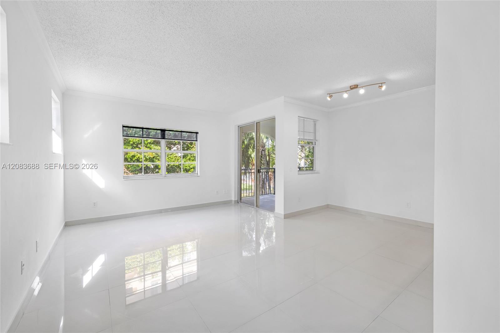 3125 NE 184th St # 1201 — Photo 5