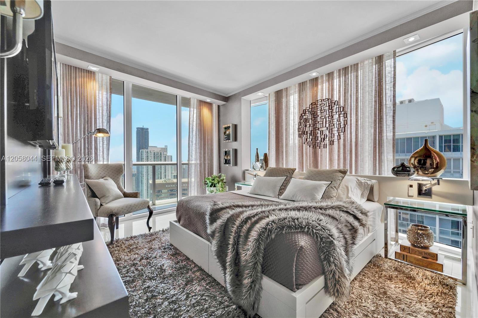475 Brickell Ave # 5013, Miami FL 33131