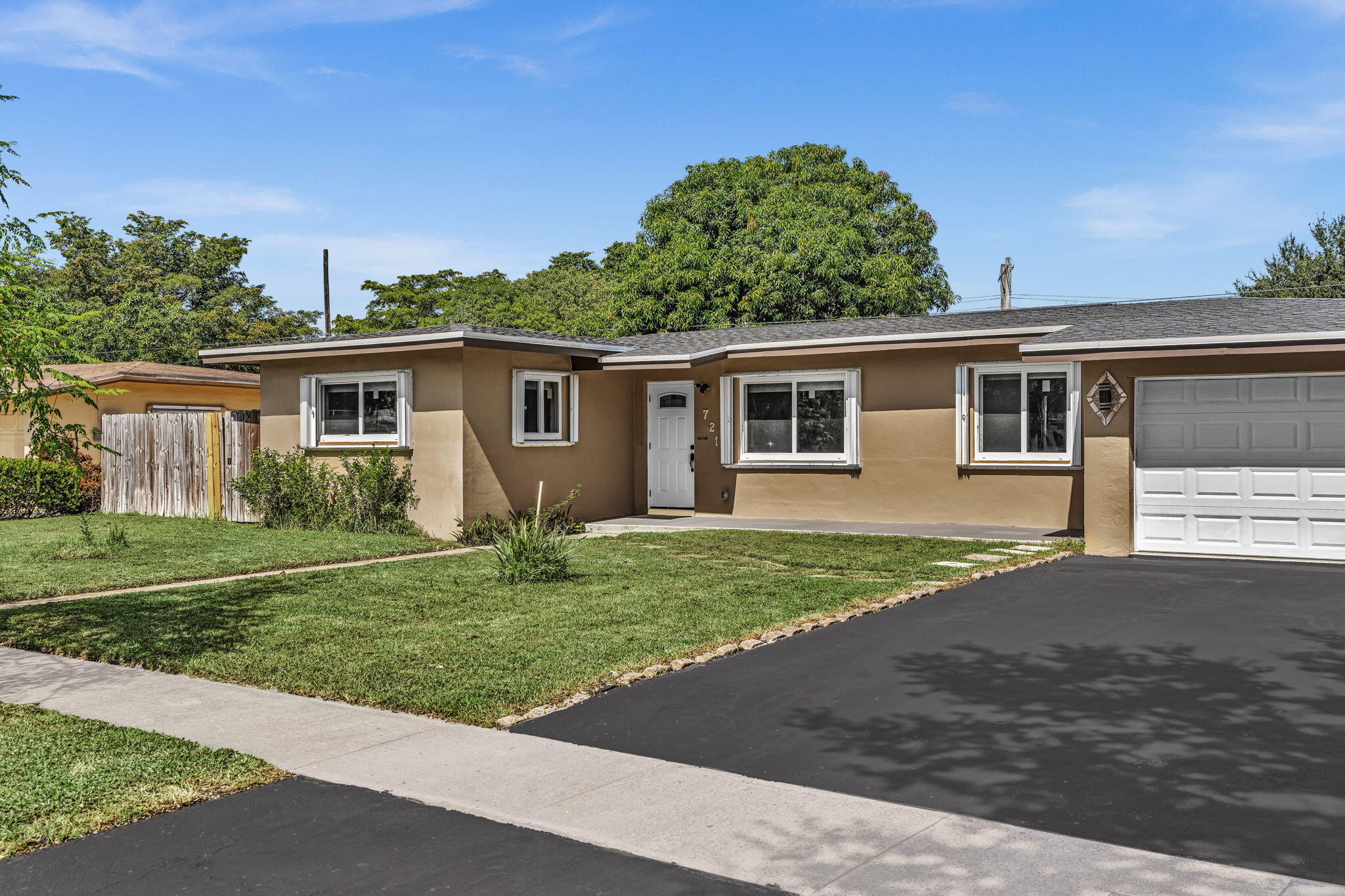 721 FAIRWAY Drive, Plantation FL 33317