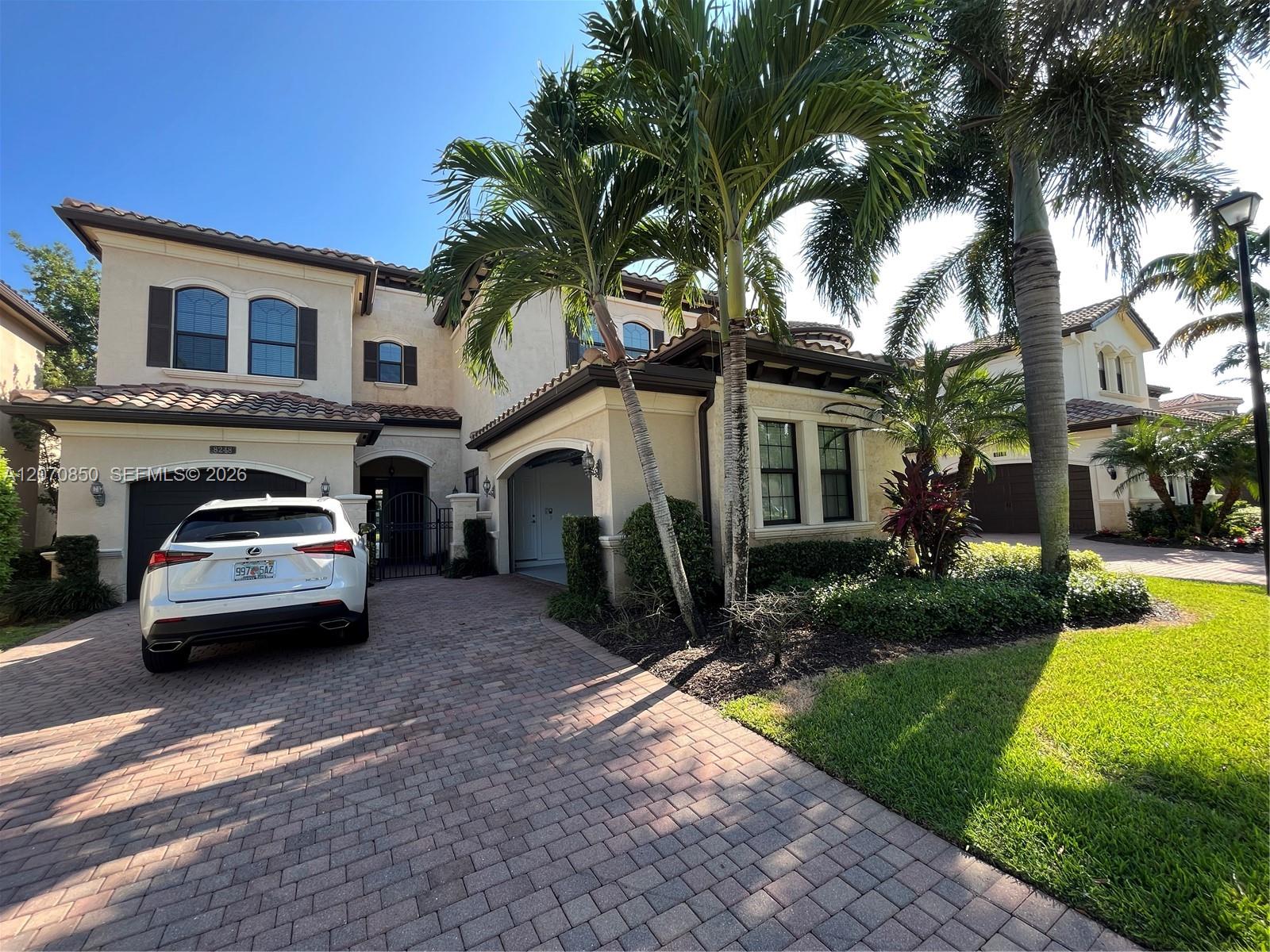 8248 Lost Creek Ln, Delray Beach FL 33446