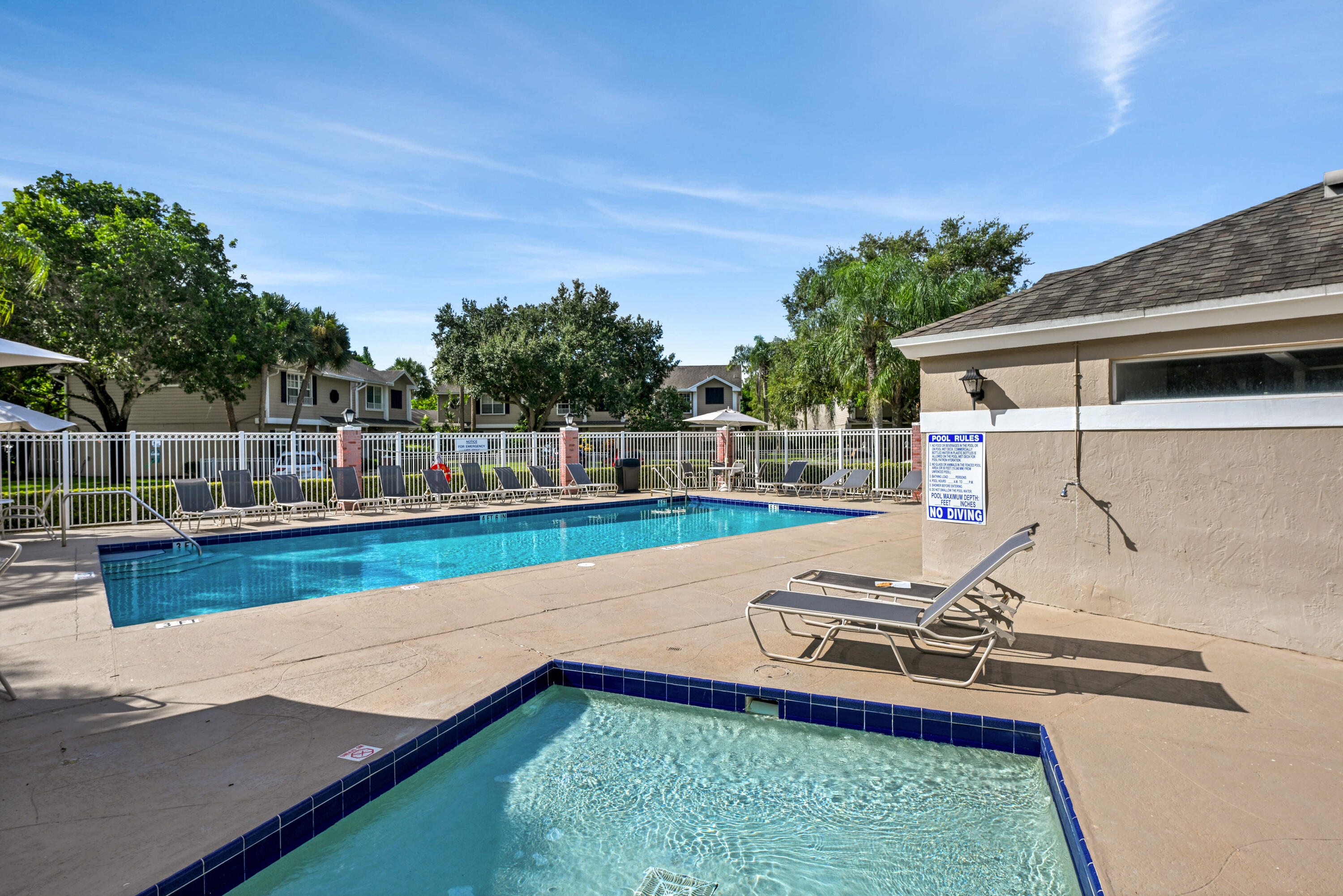 12152 NW 36th Place — Photo 3