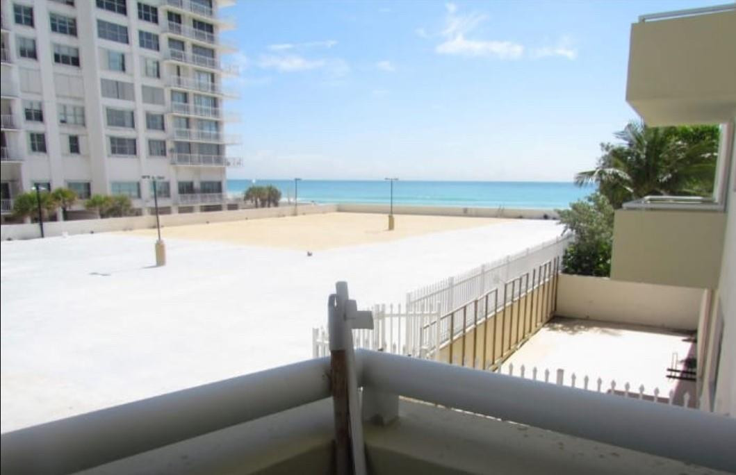 3001 S Ocean Drive — Photo 2