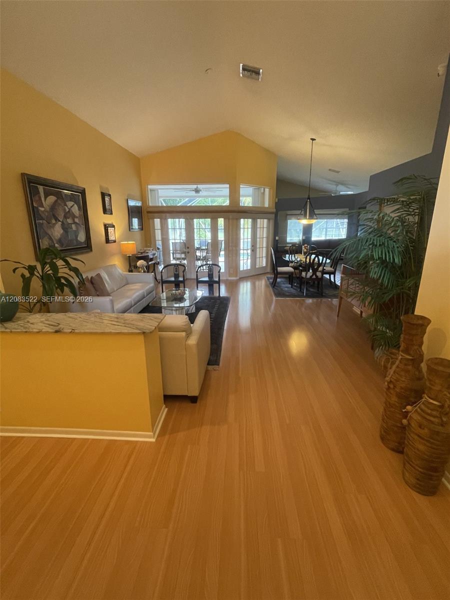412 Cameron Dr — Photo 3