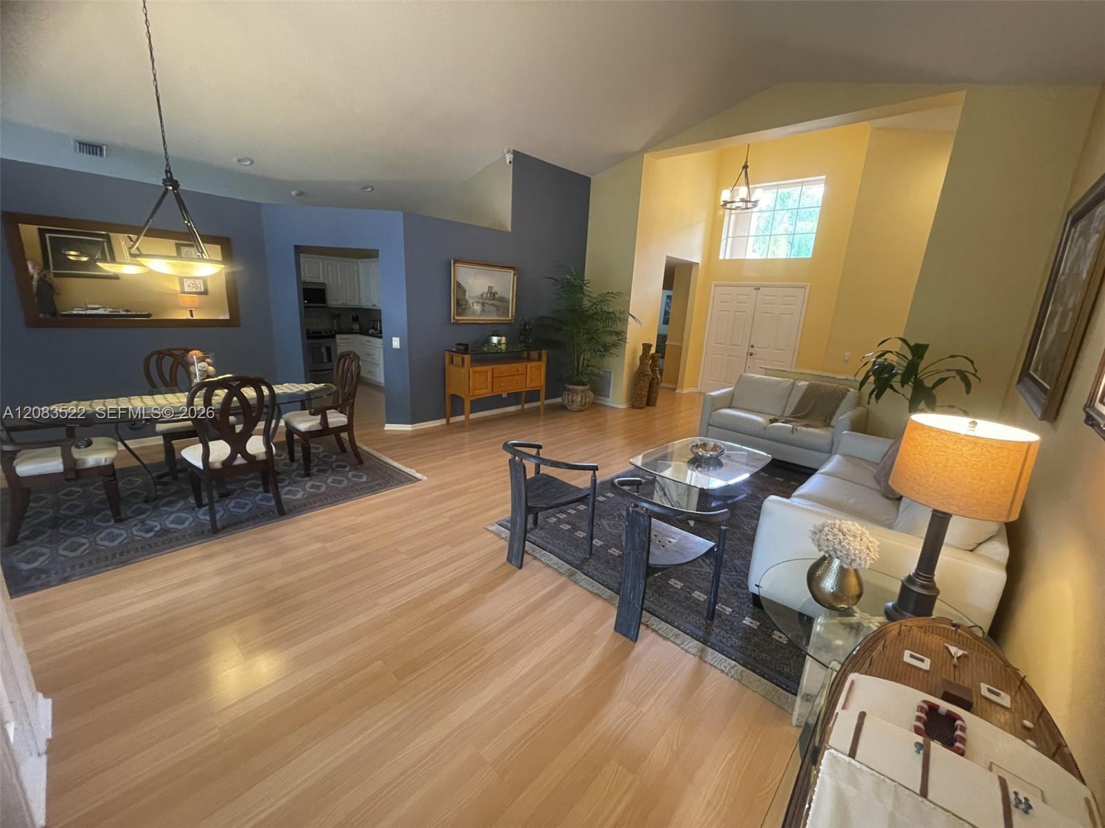 412 Cameron Dr — Photo 4