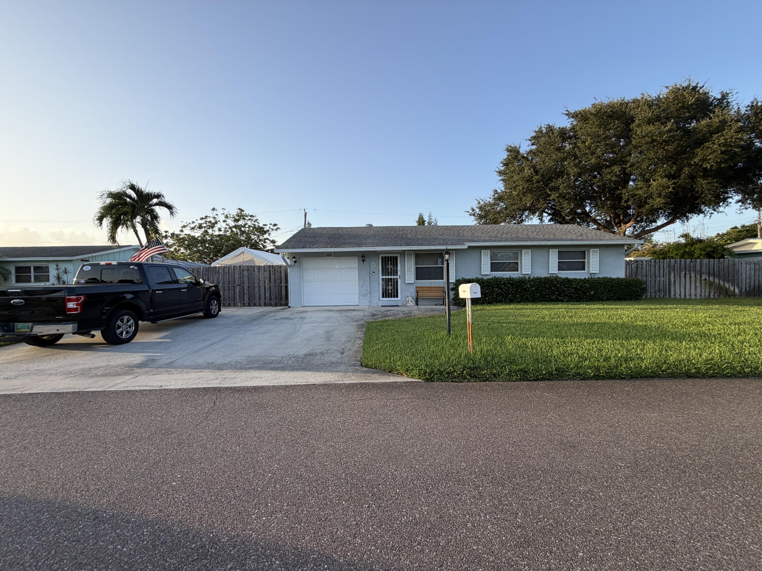 225 RIVER TERRACE Drive — Photo 2
