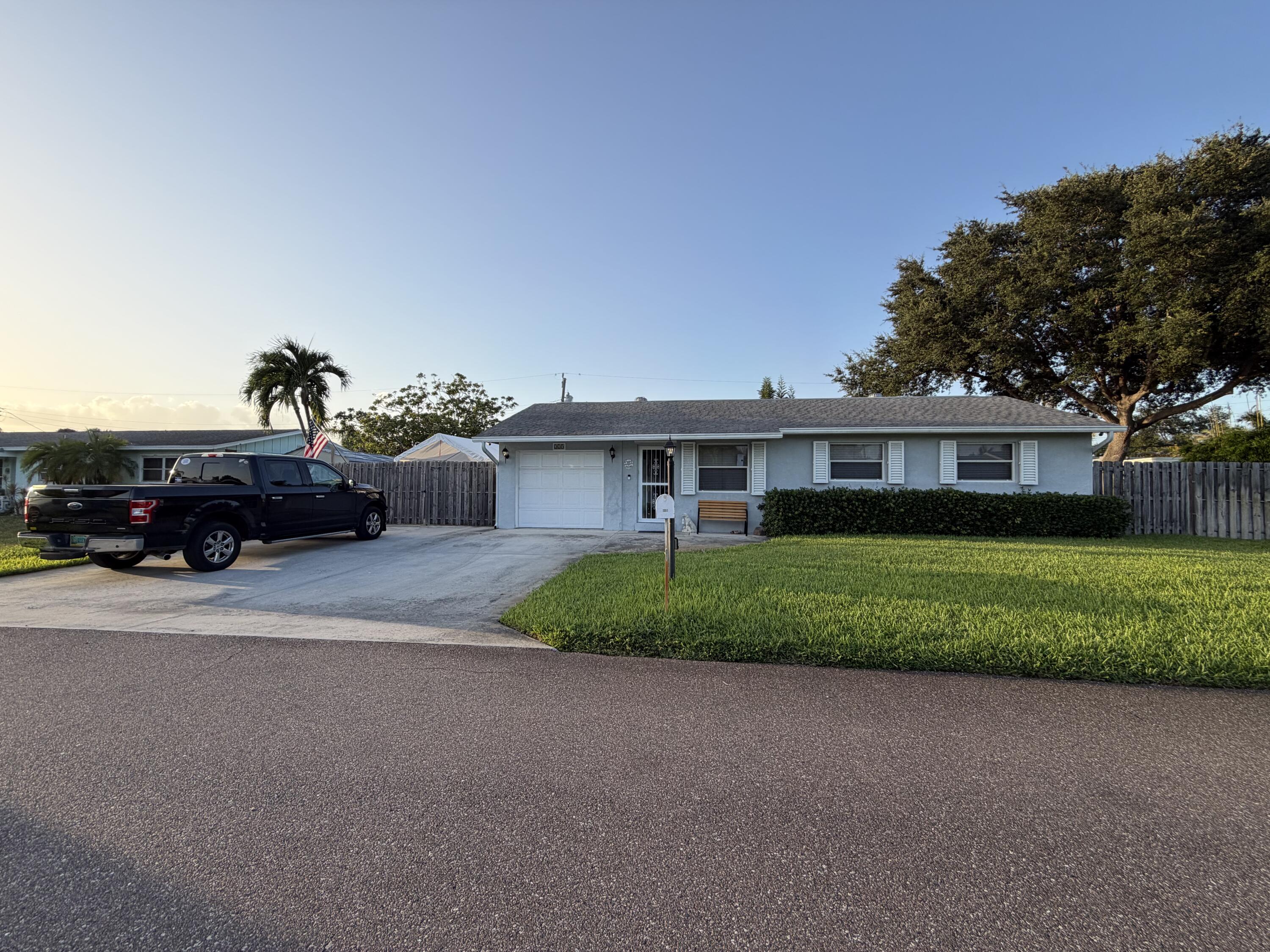 225 RIVER TERRACE Drive — Photo 3
