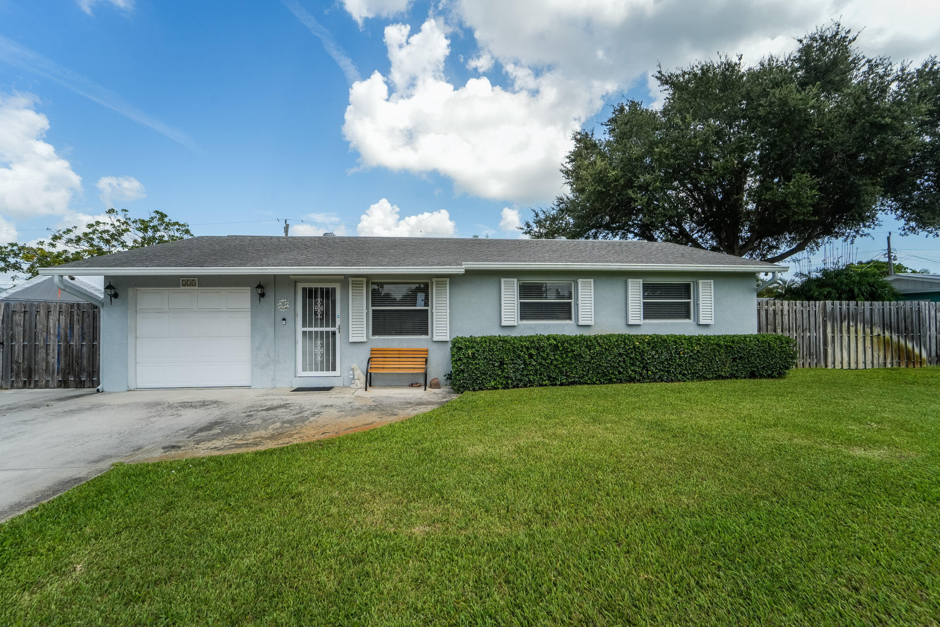 225 RIVER TERRACE Drive, Jupiter FL 33469