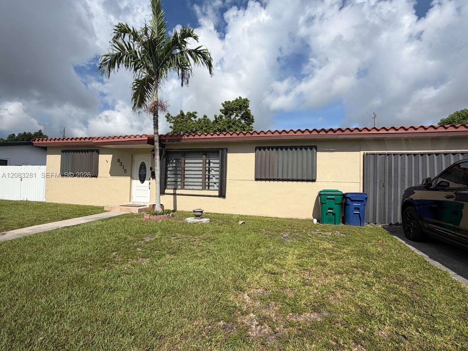 9315 Jamaica Dr — Photo 2