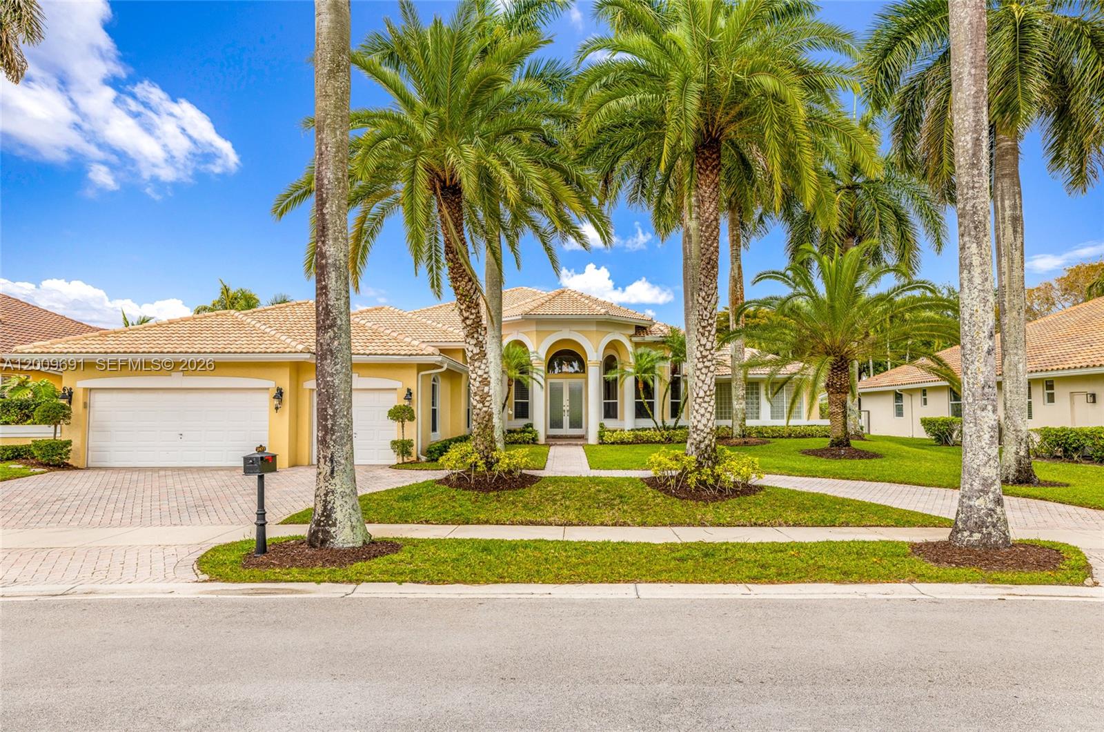 2477 Poinciana Dr, Weston FL 33327