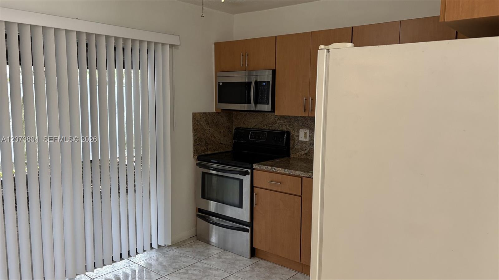 408 NE 18th Ave # 4 — Photo 3