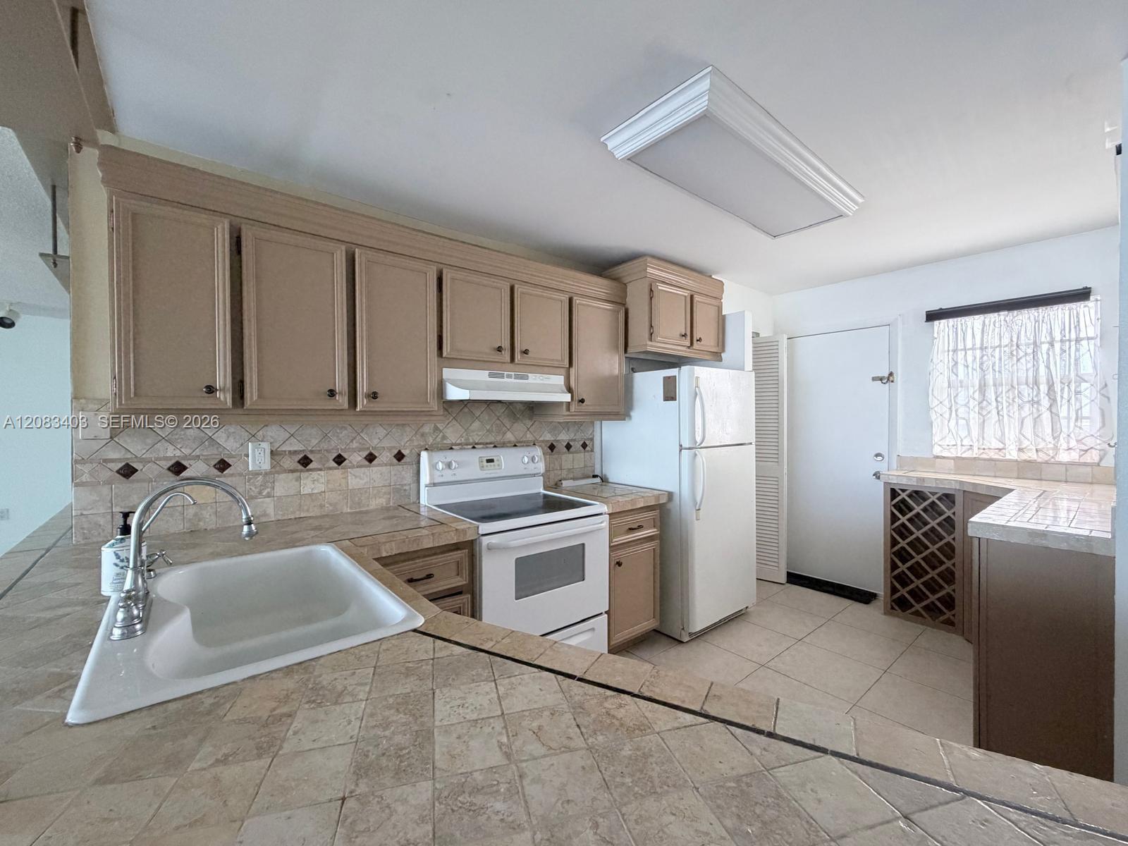 1780 NE 191st St # 2 — Photo 3