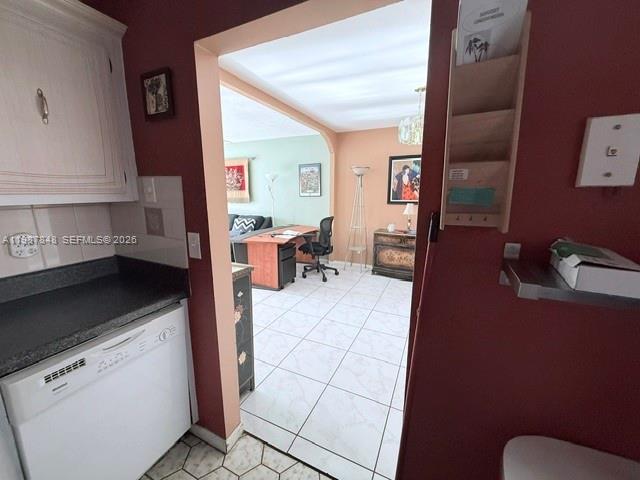 2841 Somerset Dr # 305 — Photo 5