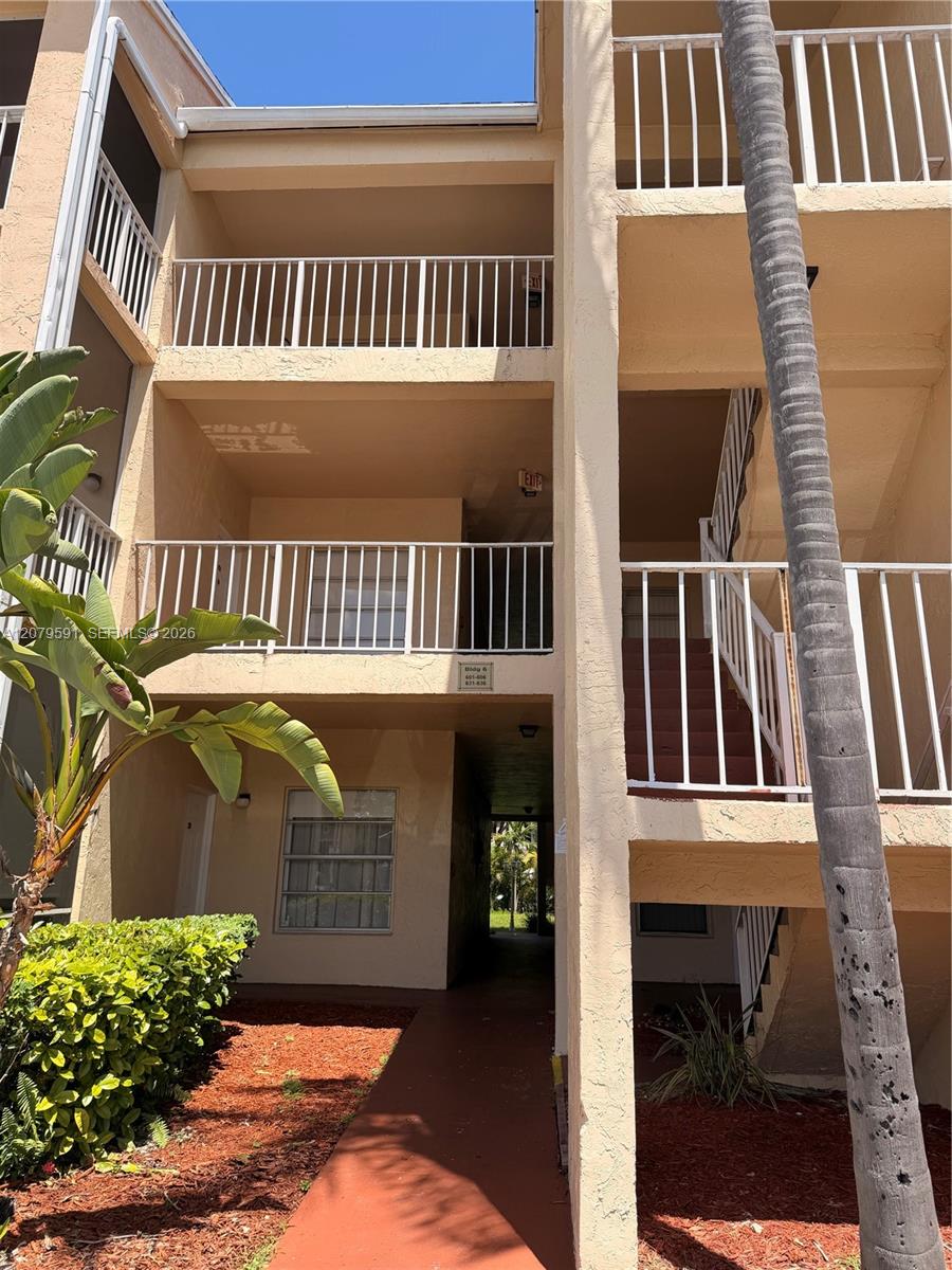15325 SW 106 TE # 604 — Photo 2