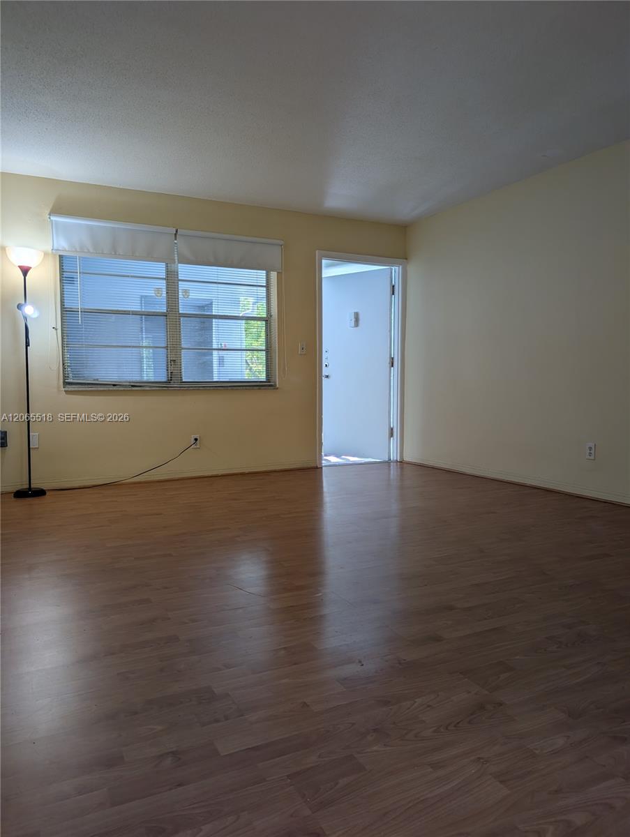900 Tallwood Ave # 305 — Photo 4