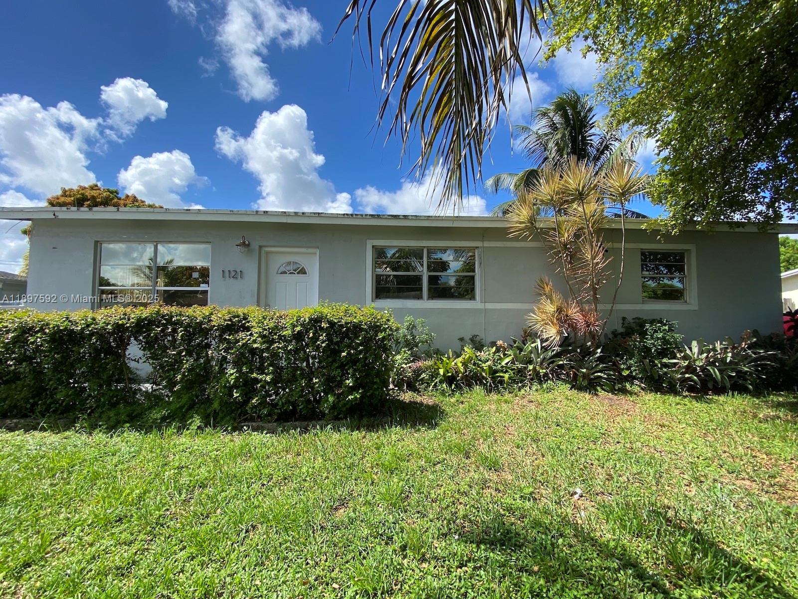 1121 NE 214th St, Miami FL 33179