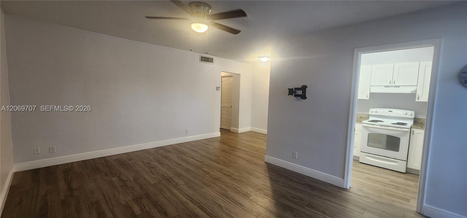 1555 N 12th Ct # 8B — Photo 5