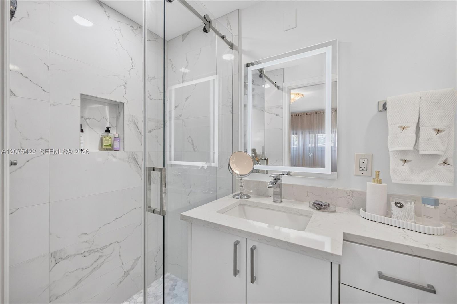 1705 N Riverside Dr # 2 — Photo 4