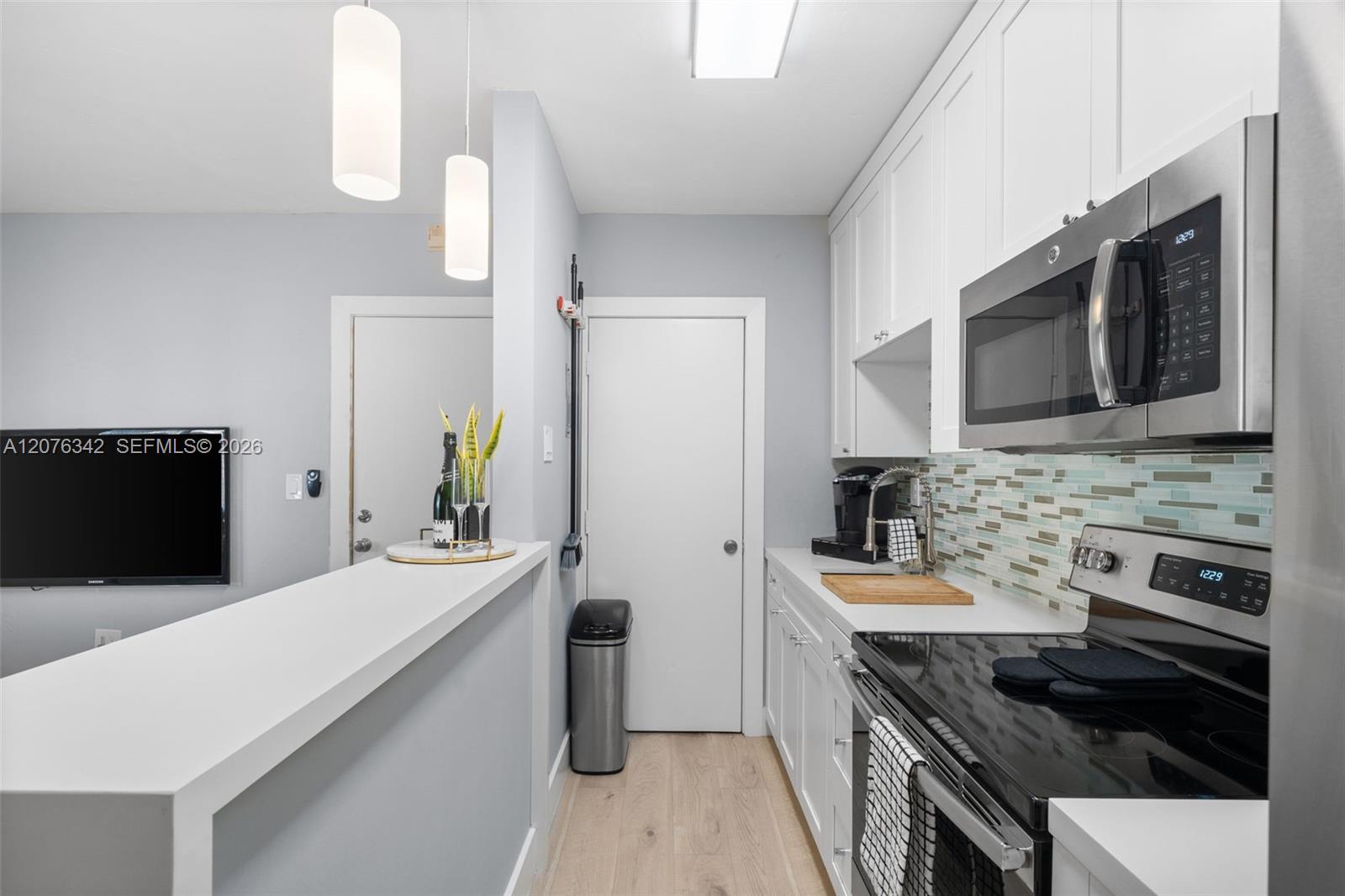 6330 SW 79th St # 6 — Photo 4