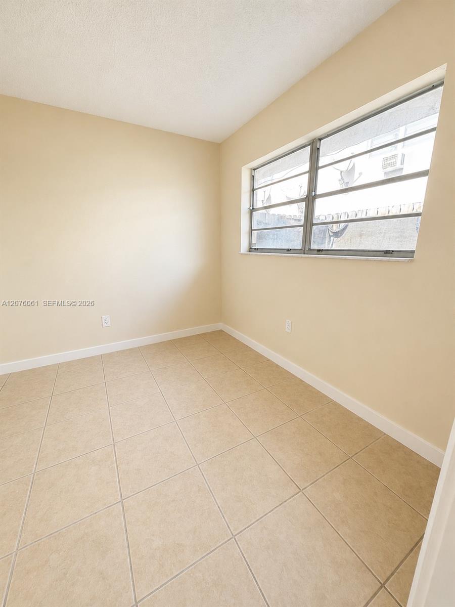1711 NE 56th St # 5 — Photo 5