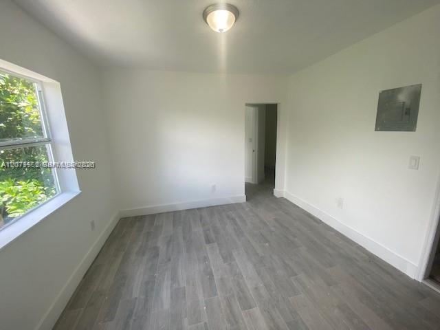 27 NE 60th Ter — Photo 3