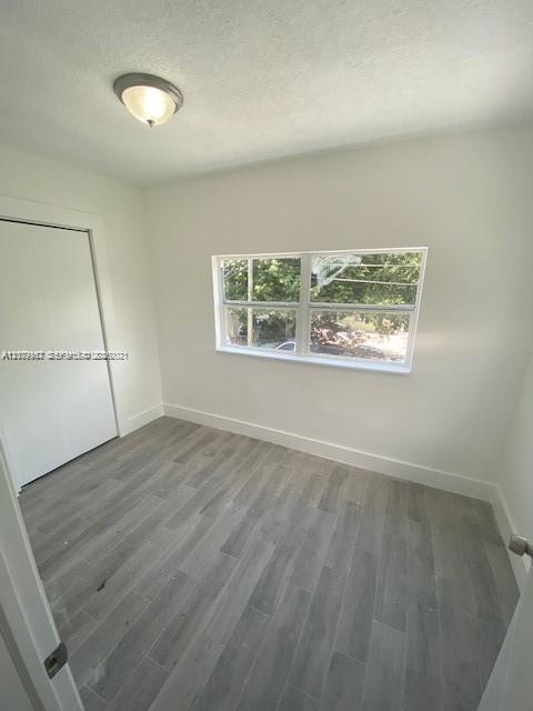 27 NE 60th Ter — Photo 4