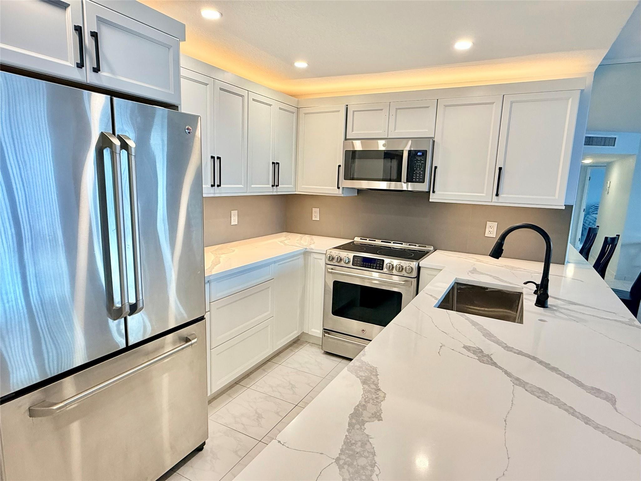800 SE 20TH Avenue # 203 — Photo 3