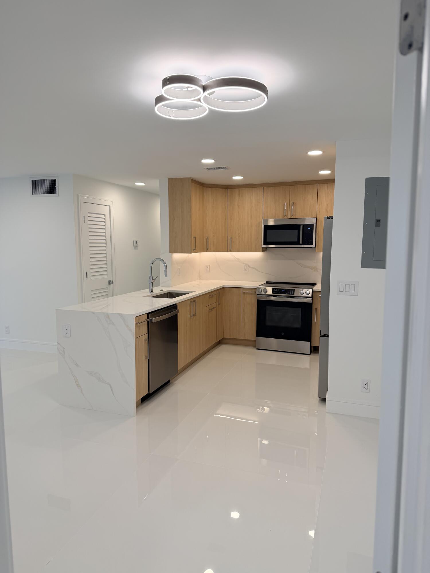6439 BAY CLUB Drive # 1 — Photo 2